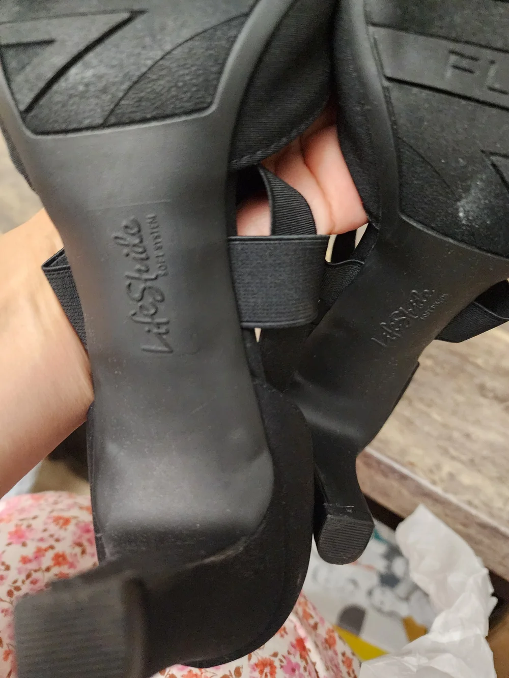 Life Stride Black Crisscross Mid Heel Pump